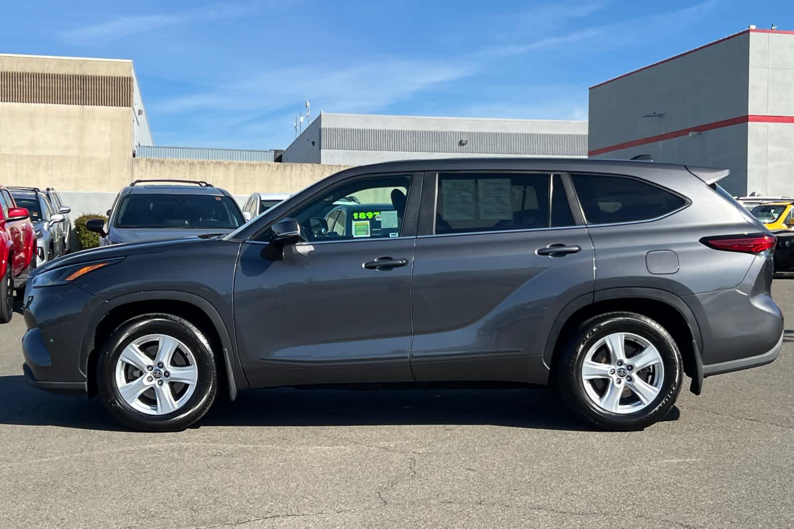 Thumbnail: 2023 Toyota Highlander - 9