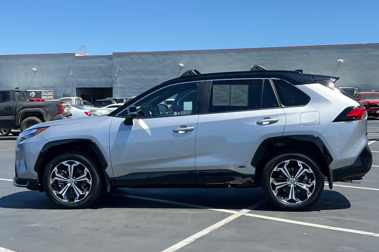 2025 Toyota RAV4 XSE 9