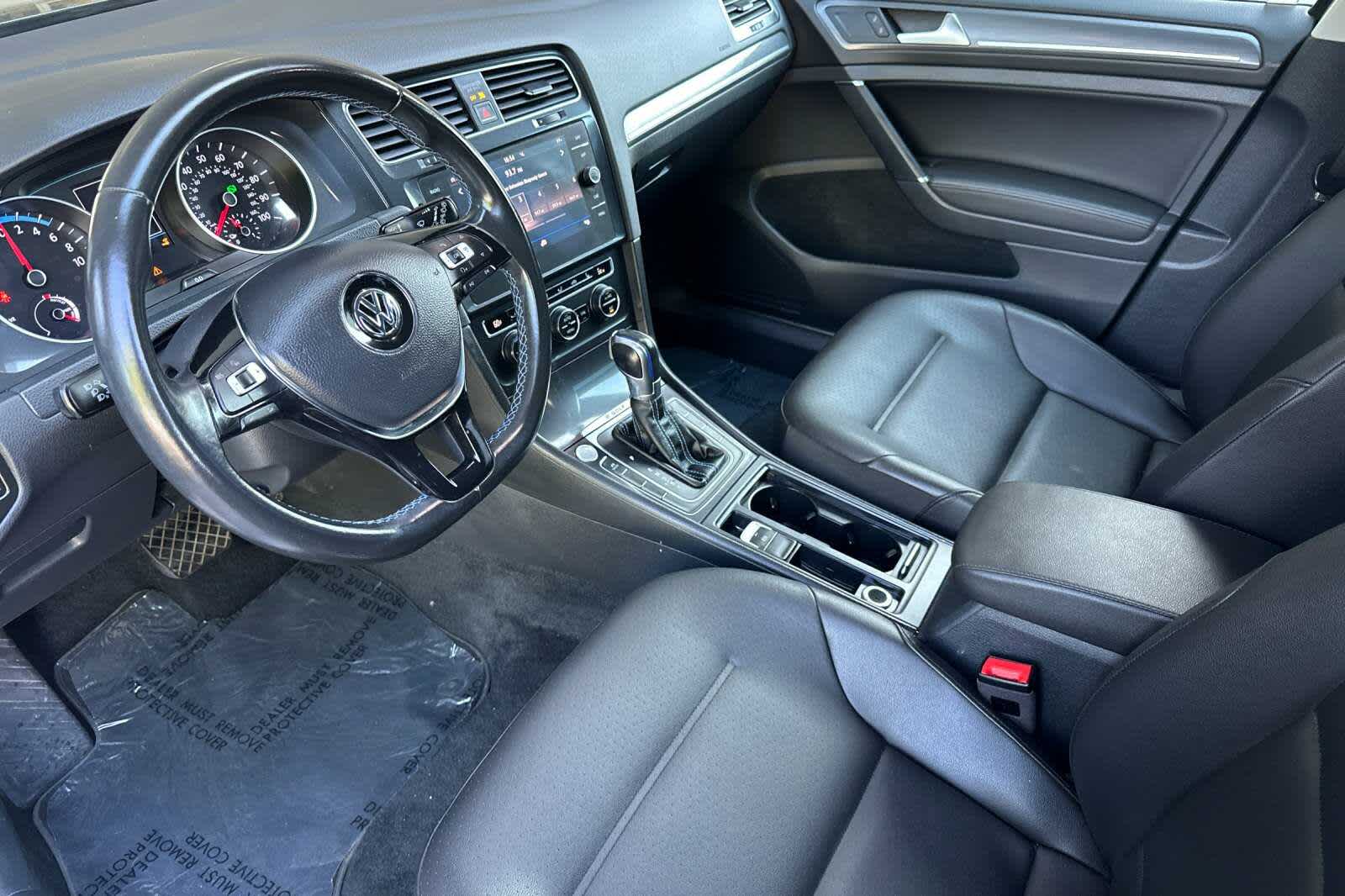 Thumbnail: 2017 Volkswagen e-Golf - 11