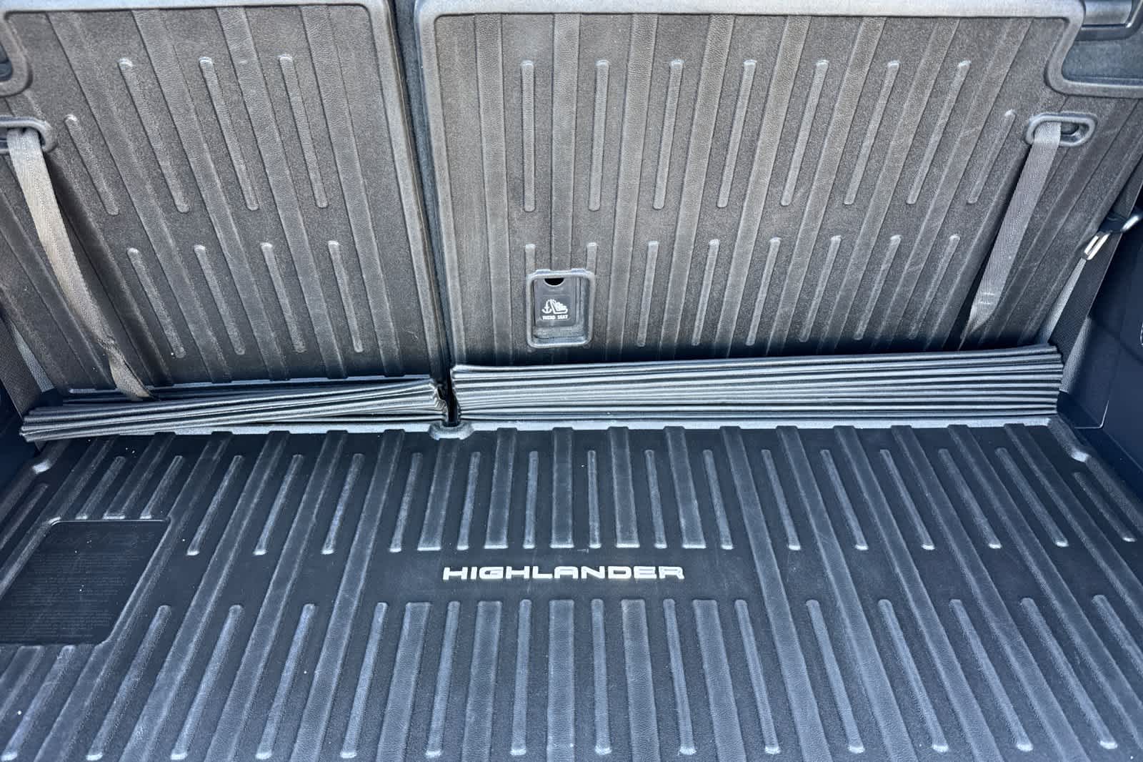 Thumbnail: 2022 Toyota Highlander - 17