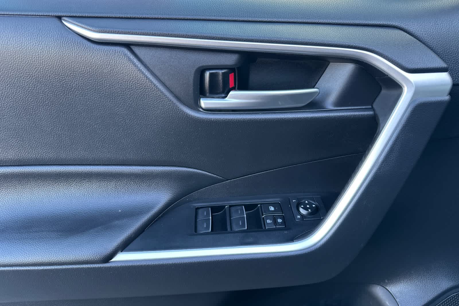 Thumbnail: 2023 Toyota RAV4 - 12