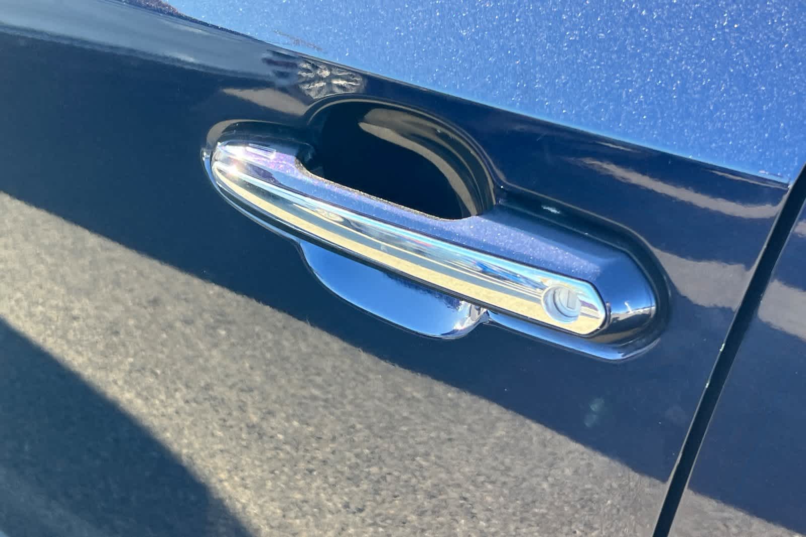 Thumbnail: 2019 Toyota RAV4 - 19
