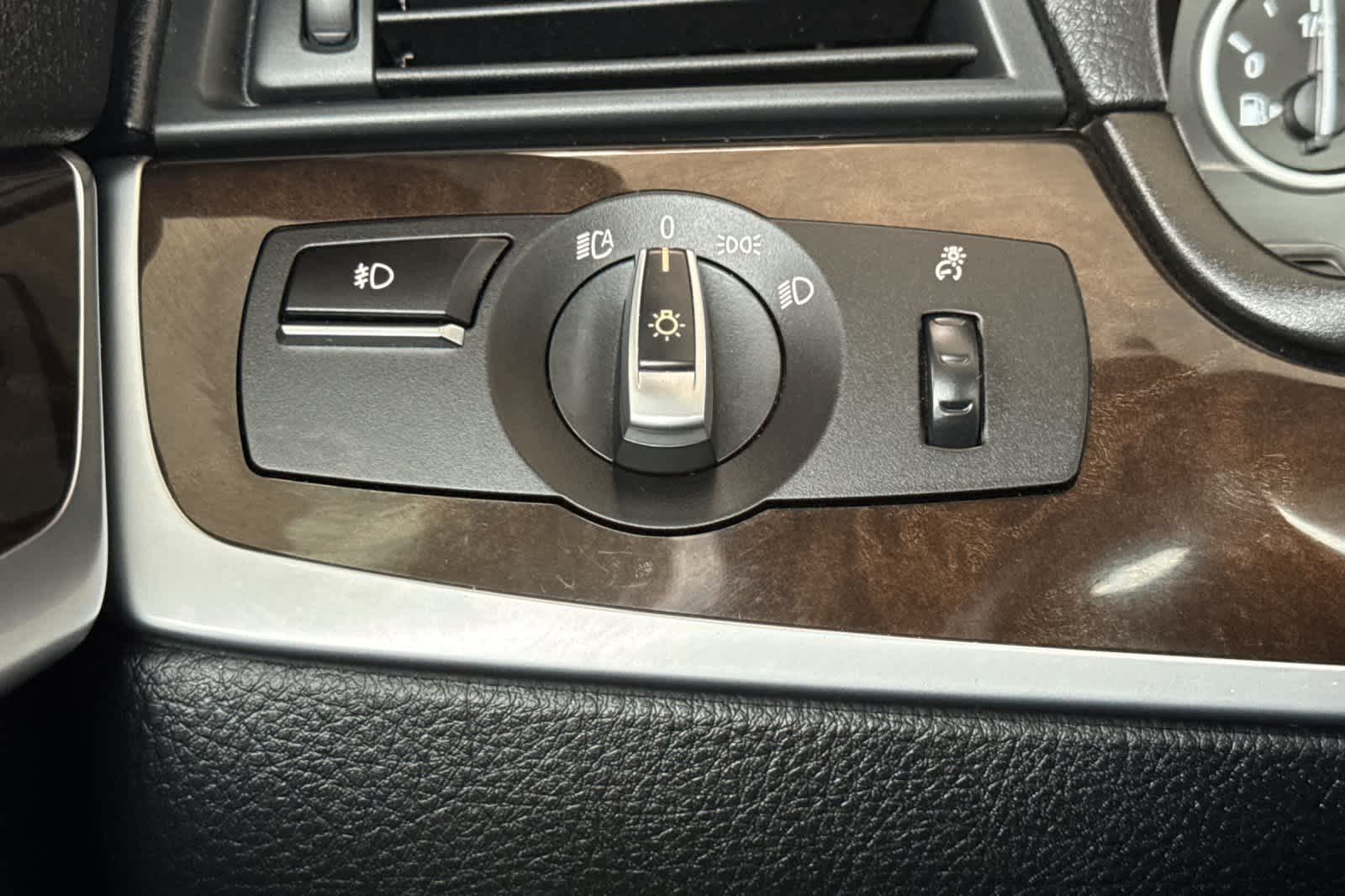 Thumbnail: 2013 BMW 5 Series - 30