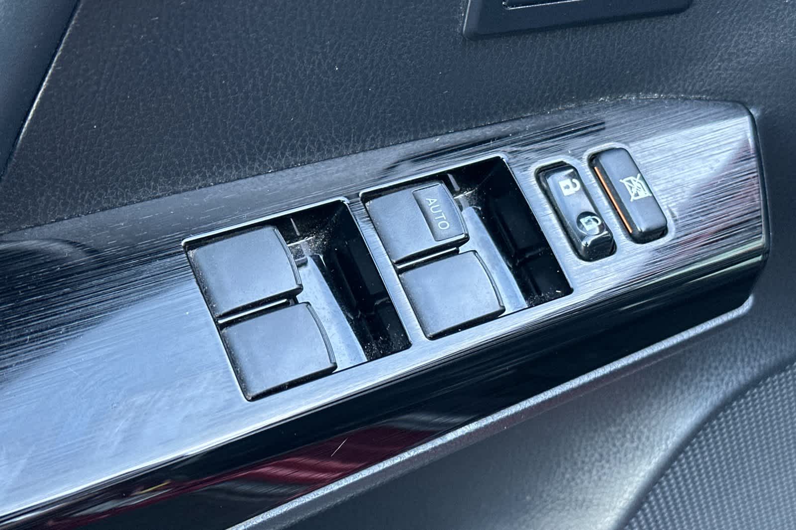 Thumbnail: 2018 Toyota RAV4 - 13