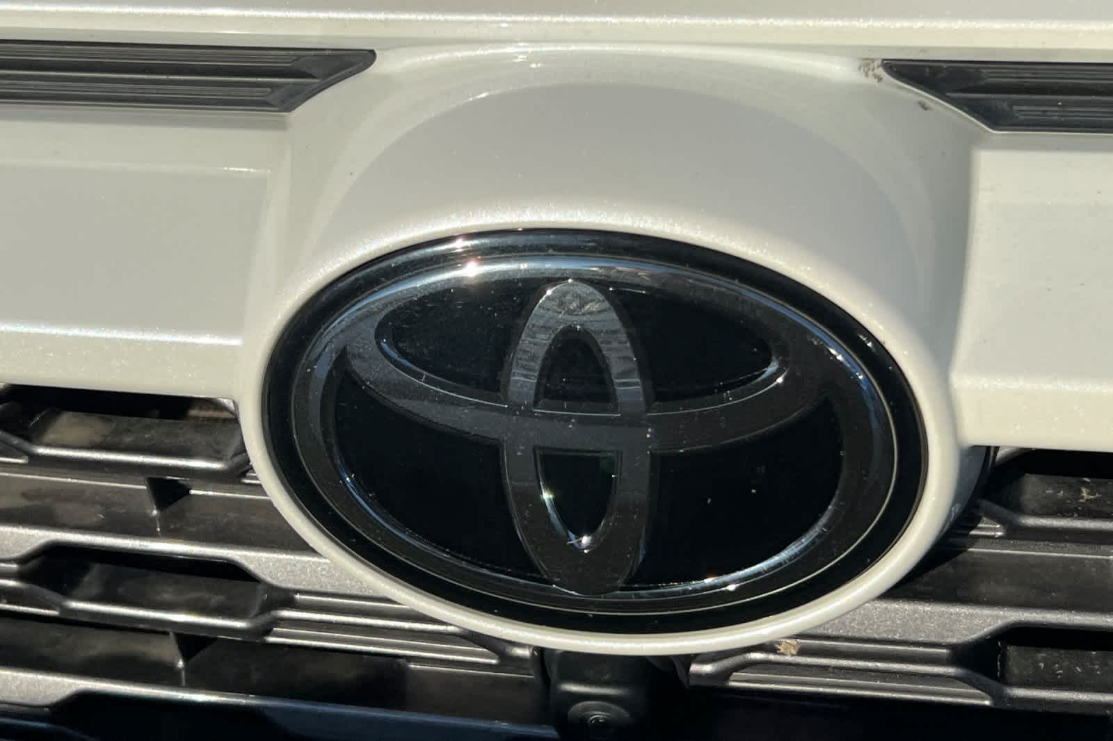 Thumbnail: 2022 Toyota RAV4 - 13