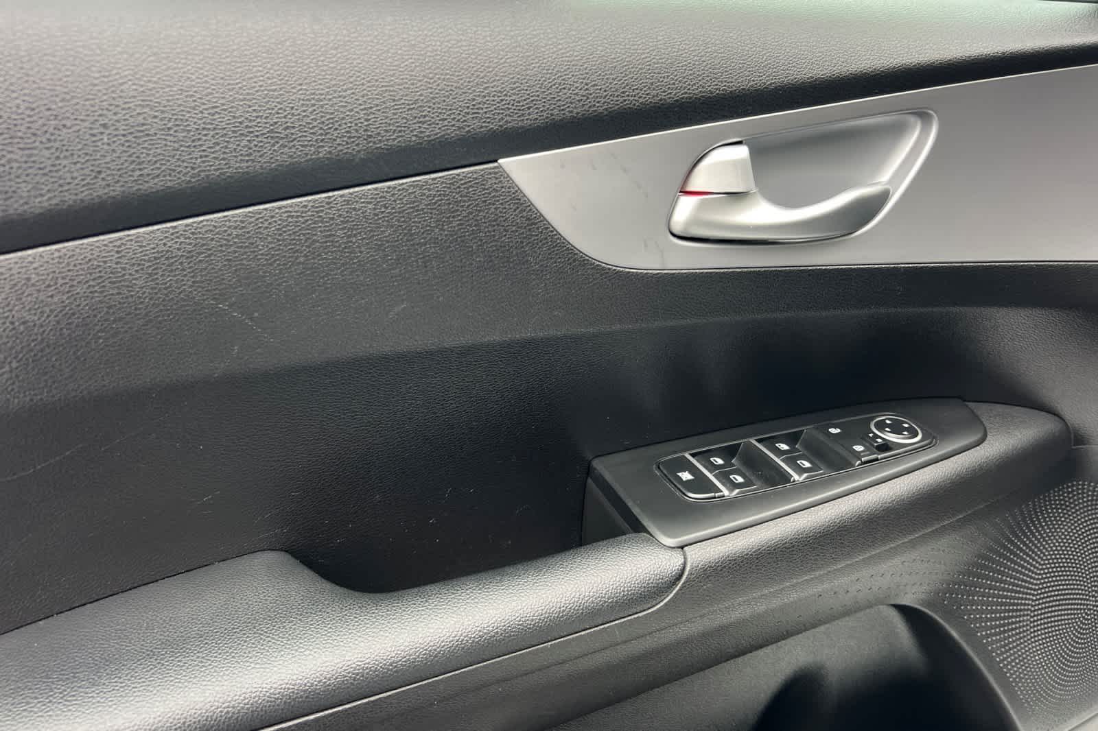 Thumbnail: 2023 Kia Forte - 12