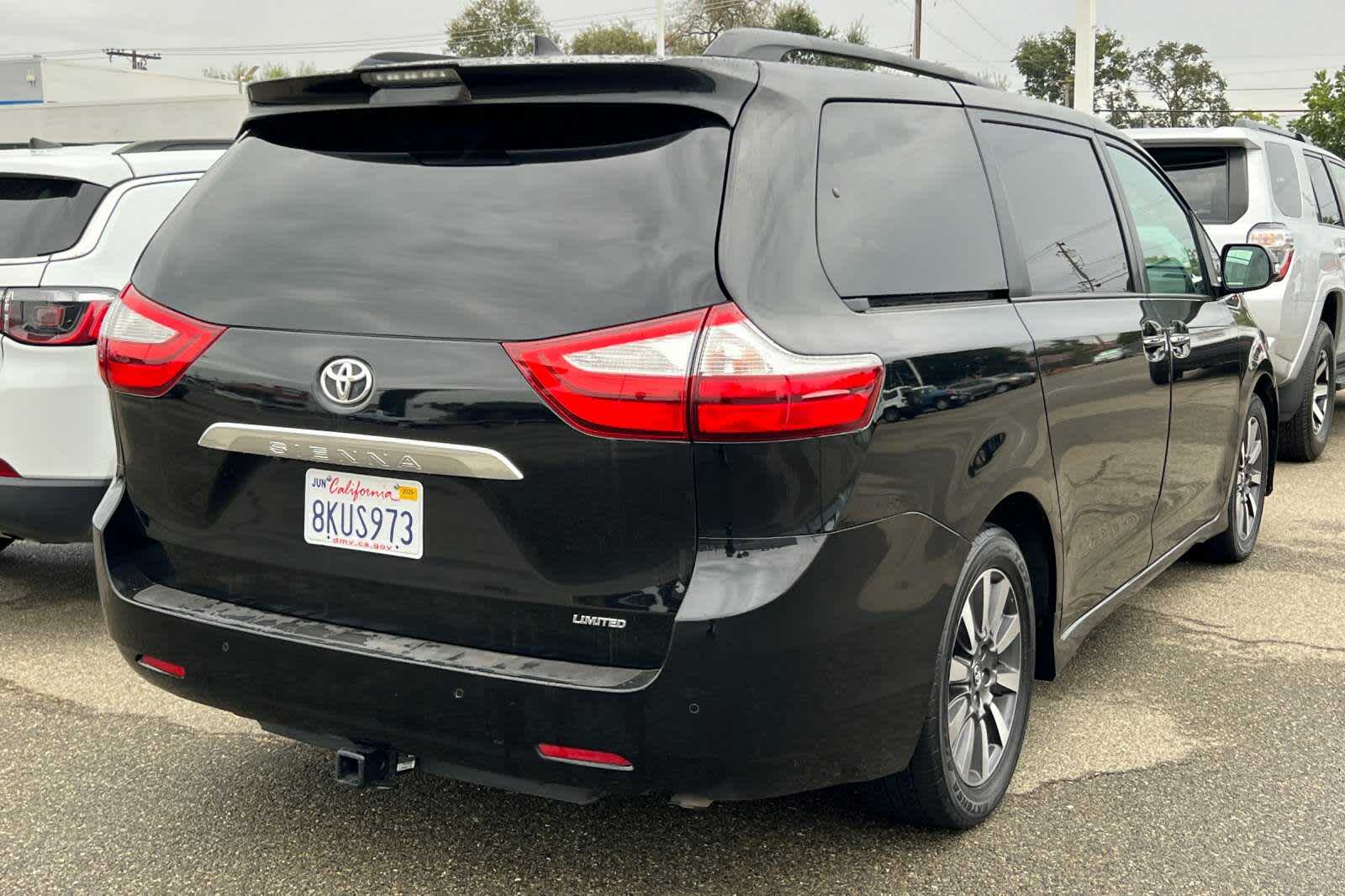 Thumbnail: 2019 Toyota Sienna - 2