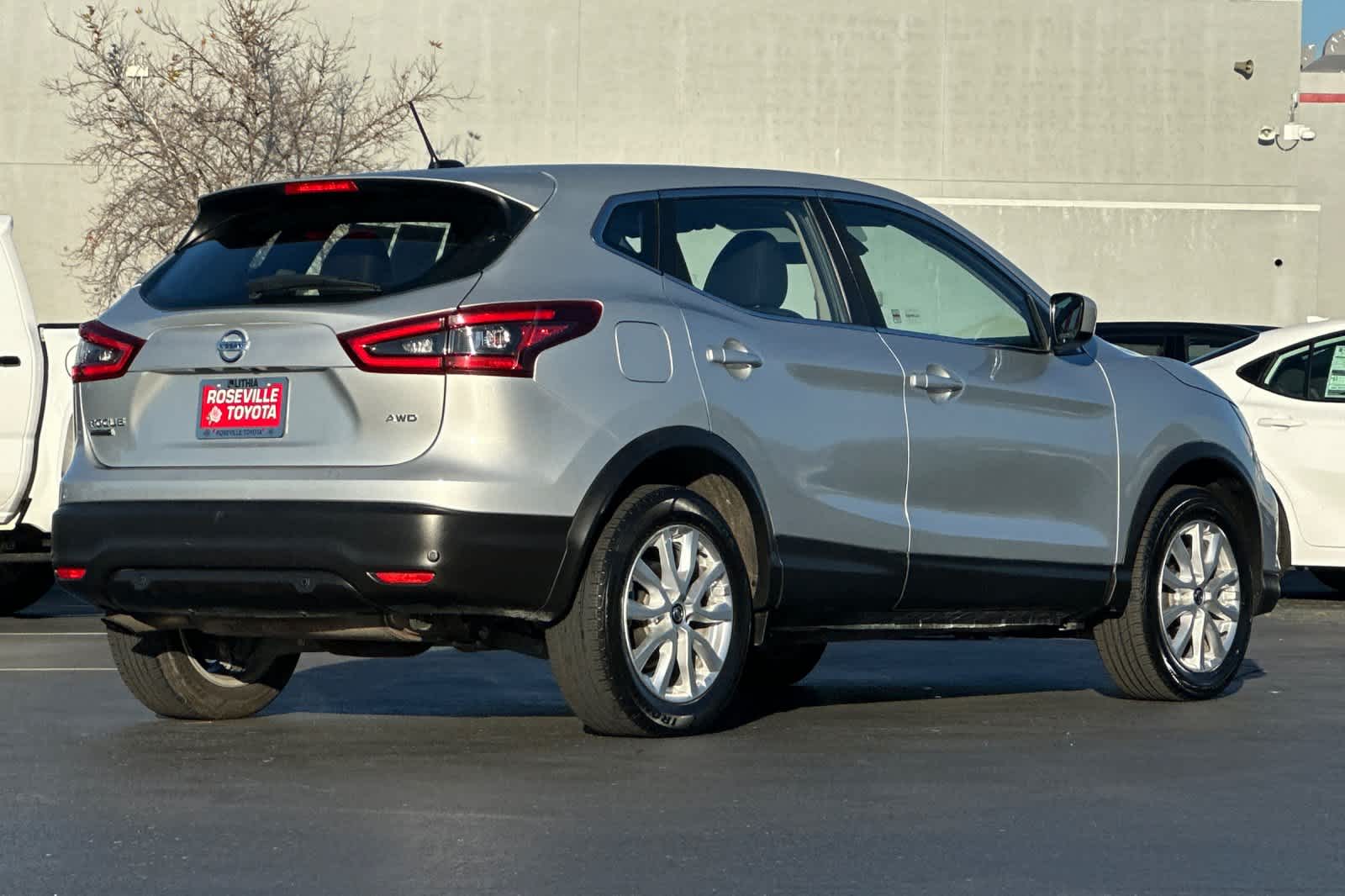 Thumbnail: 2021 Nissan Rogue Sport - 2