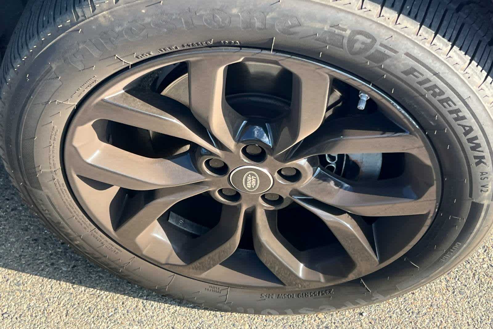 Thumbnail: 2015 Land Rover Discovery Sport - 12
