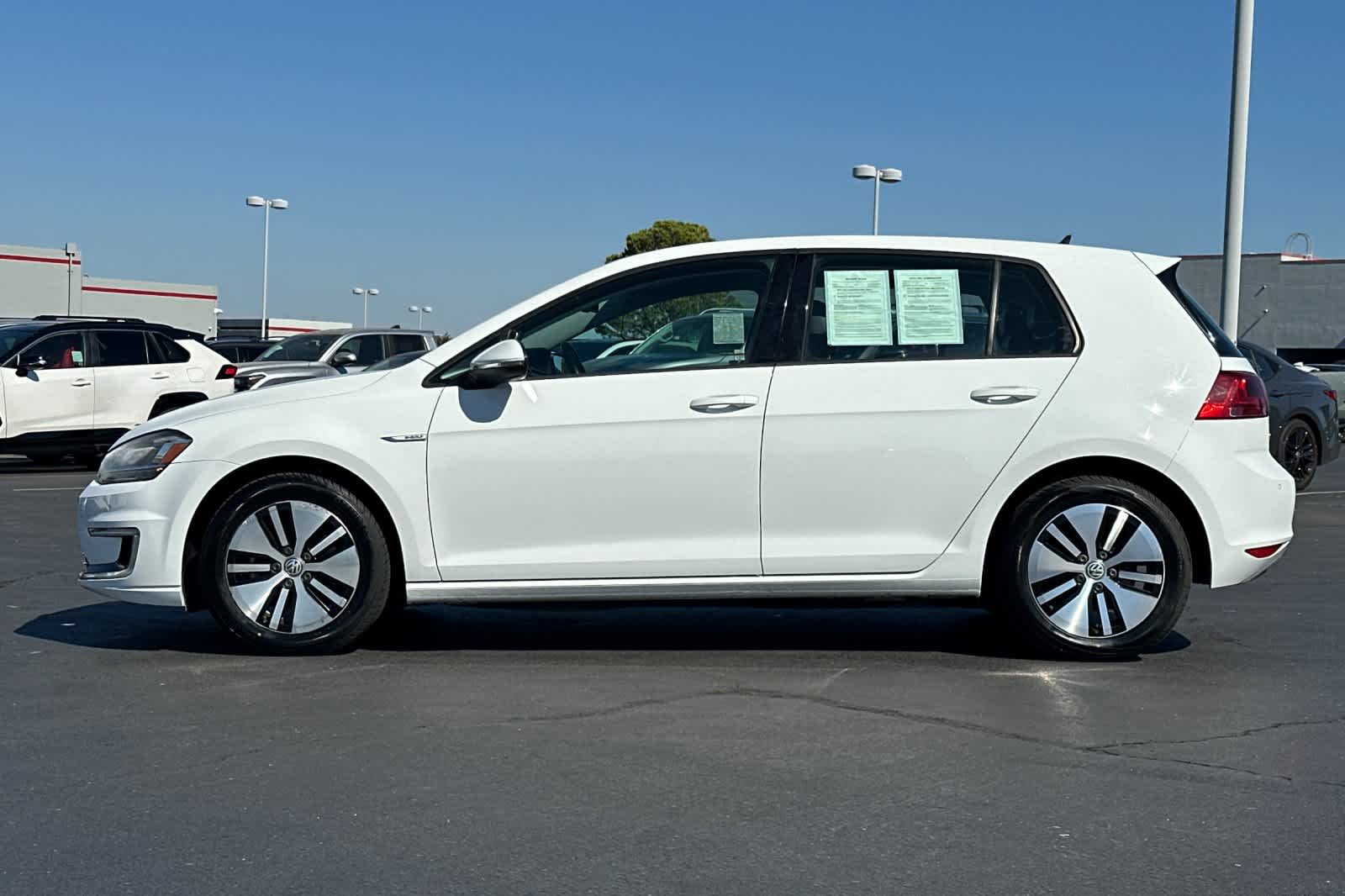Thumbnail: 2015 Volkswagen e-Golf - 9