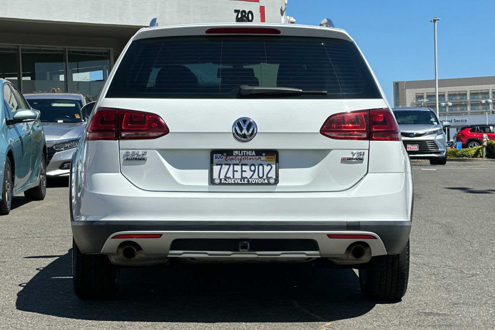 Thumbnail: 2017 Volkswagen Golf - 8