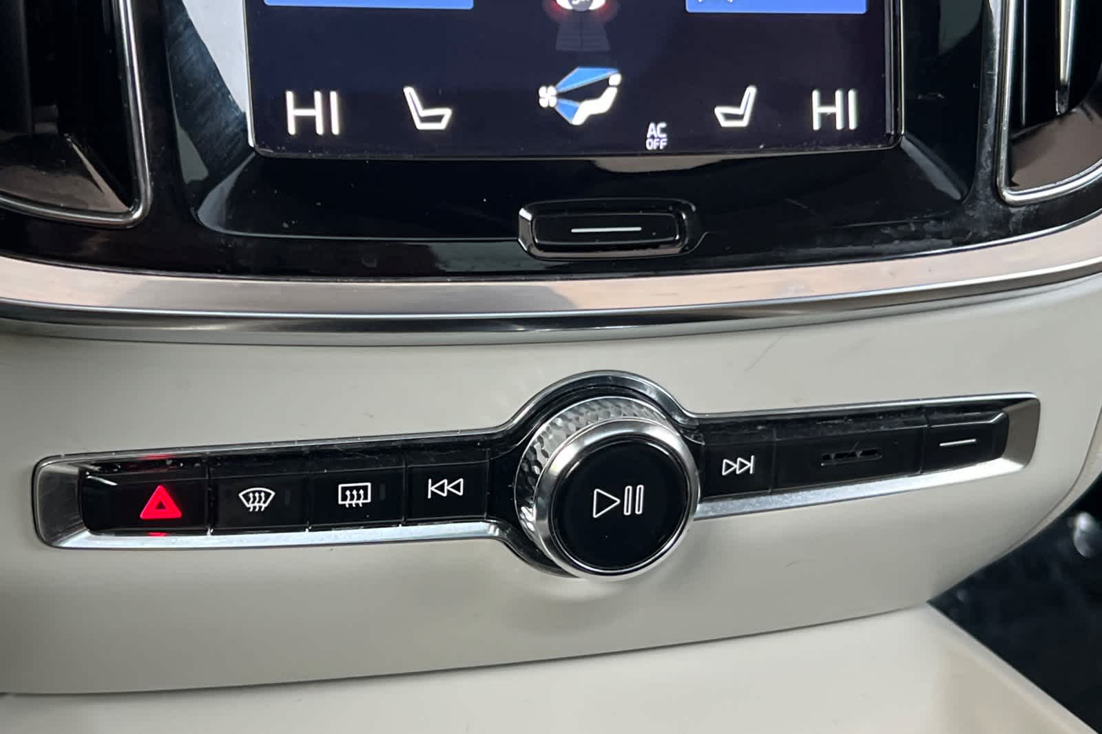 Thumbnail: 2022 Volvo S60 - 20