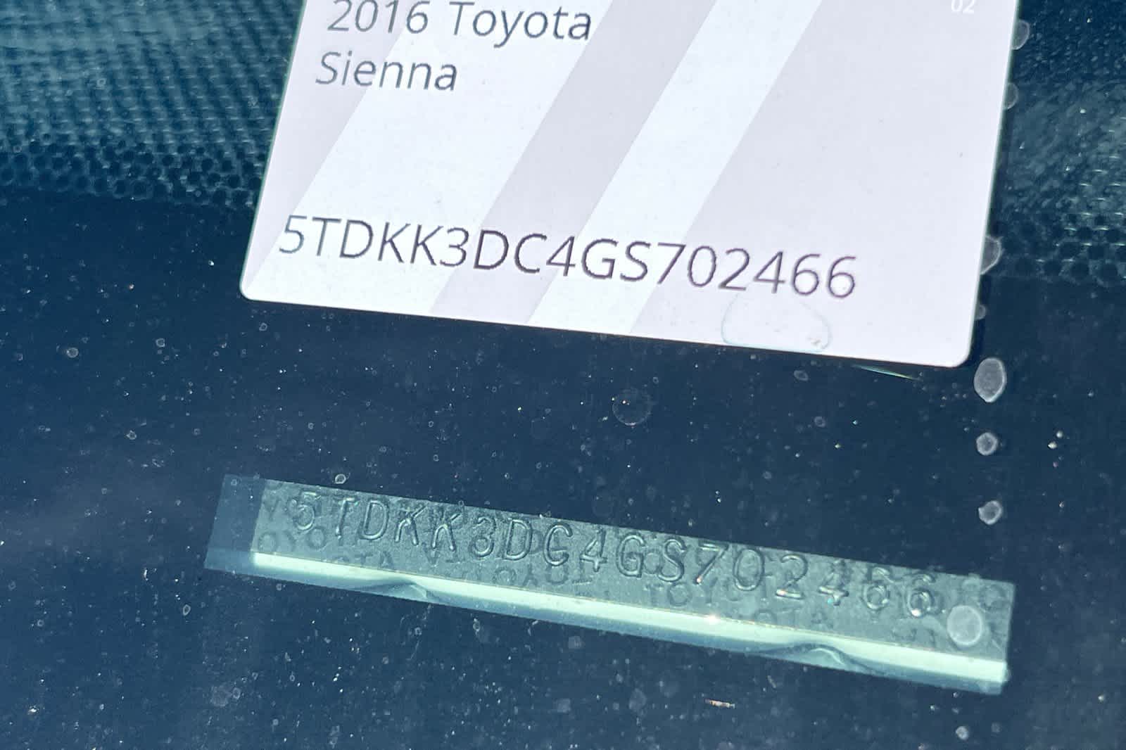 Thumbnail: 2016 Toyota Sienna - 23