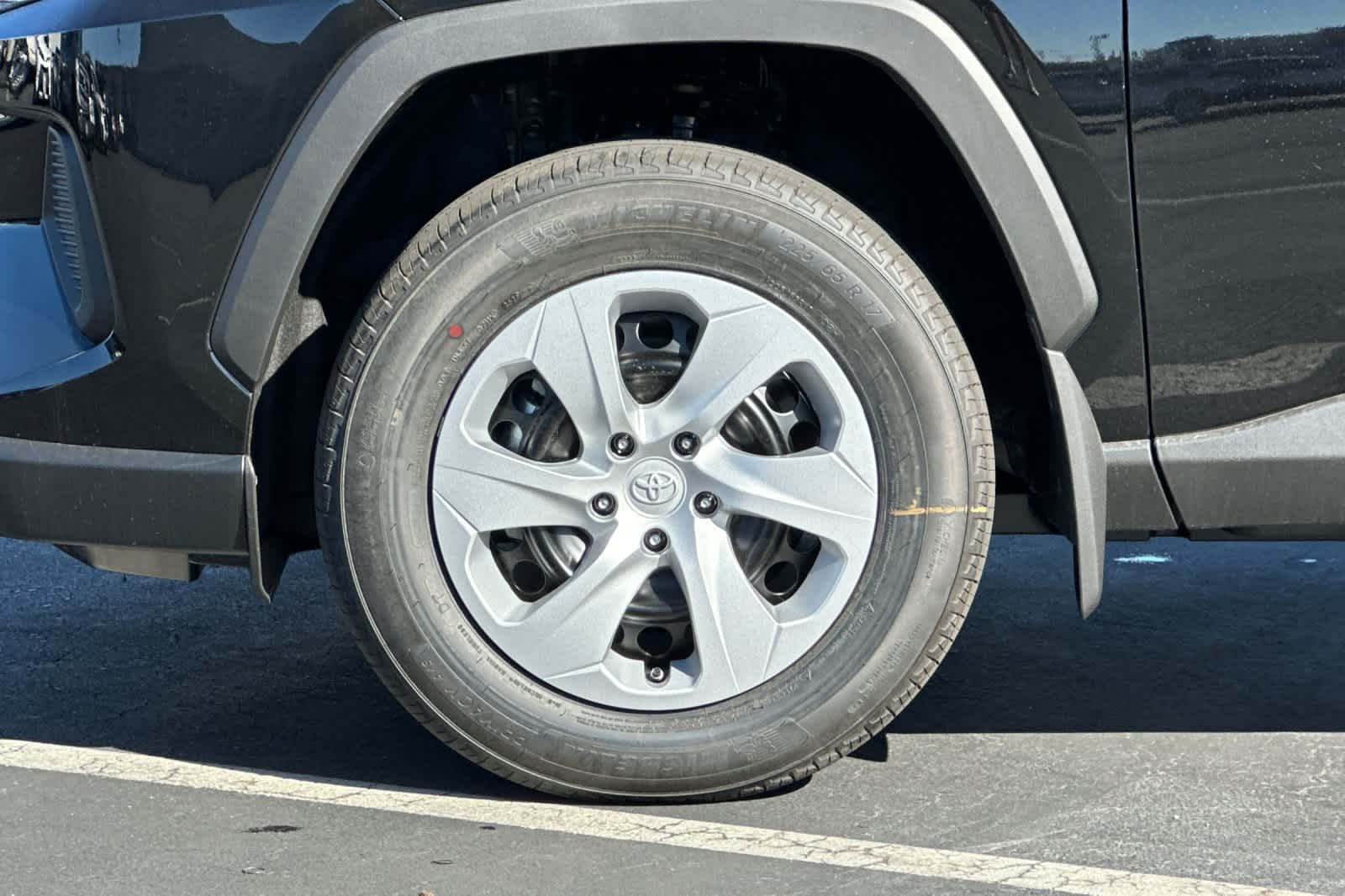 Thumbnail: 2025 Toyota RAV4 - 31