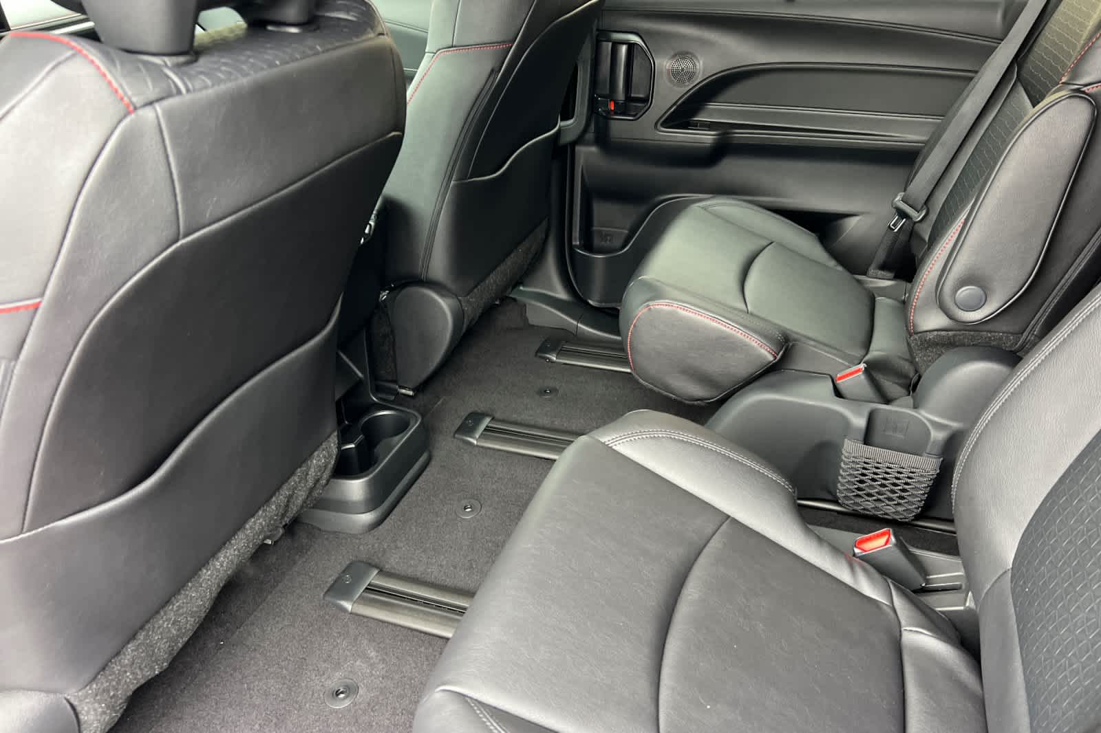 Thumbnail: 2026 Toyota Sienna - 4