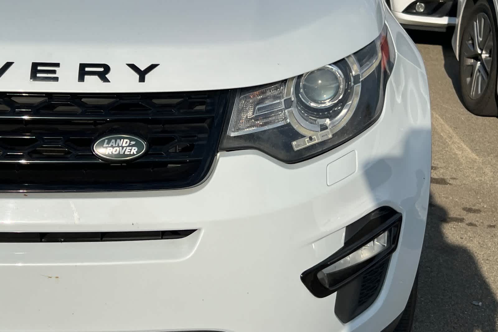 Thumbnail: 2015 Land Rover Discovery Sport - 11