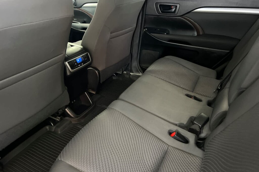 Certified 2018 Toyota Highlander LE V6 SUV