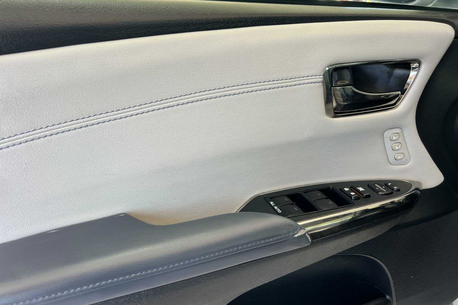 Thumbnail: 2013 Toyota Avalon - 12