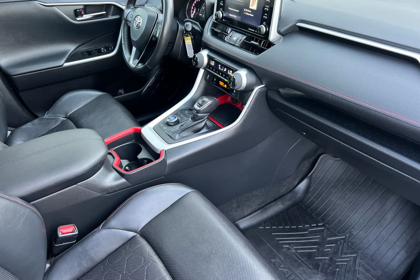 Thumbnail: 2020 Toyota RAV4 - 17