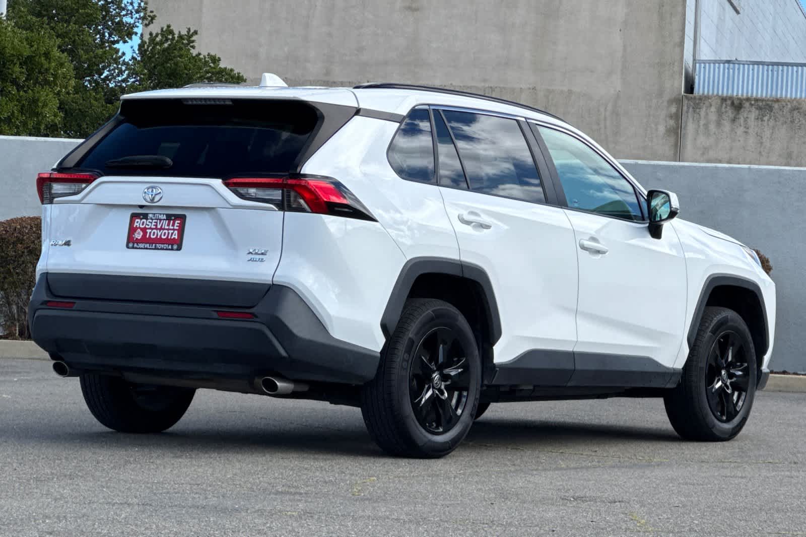 Thumbnail: 2022 Toyota RAV4 - 2