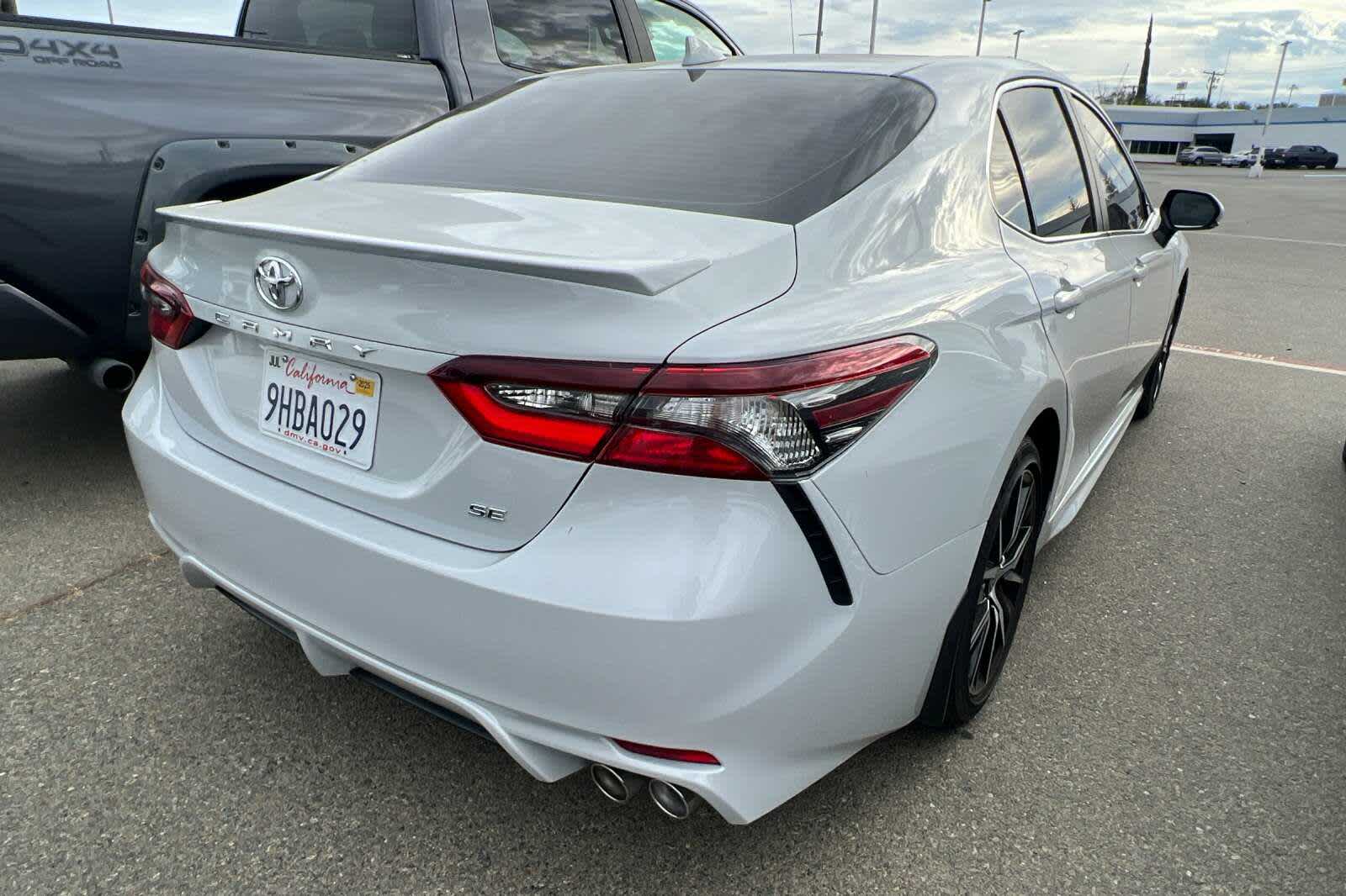 2023 Toyota Camry SE 3