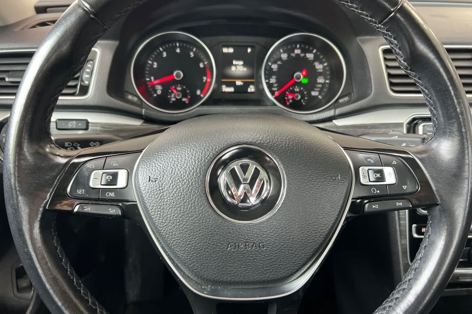 Thumbnail: 2018 Volkswagen Passat - 24