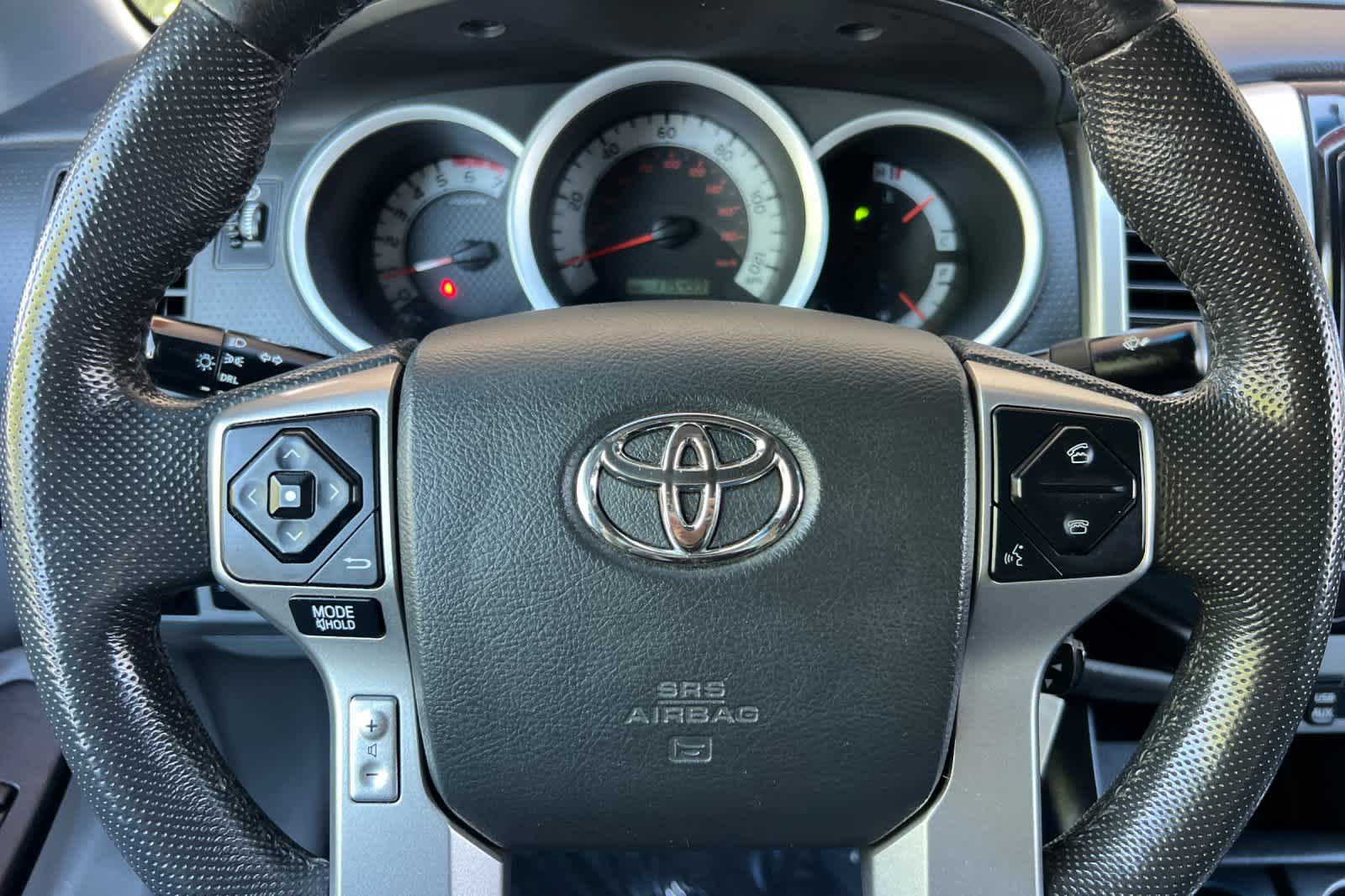 Thumbnail: 2015 Toyota Tacoma - 21
