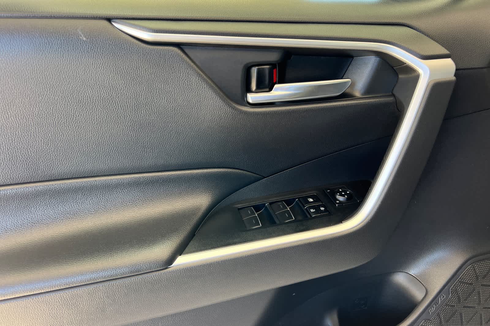 Thumbnail: 2022 Toyota RAV4 - 12