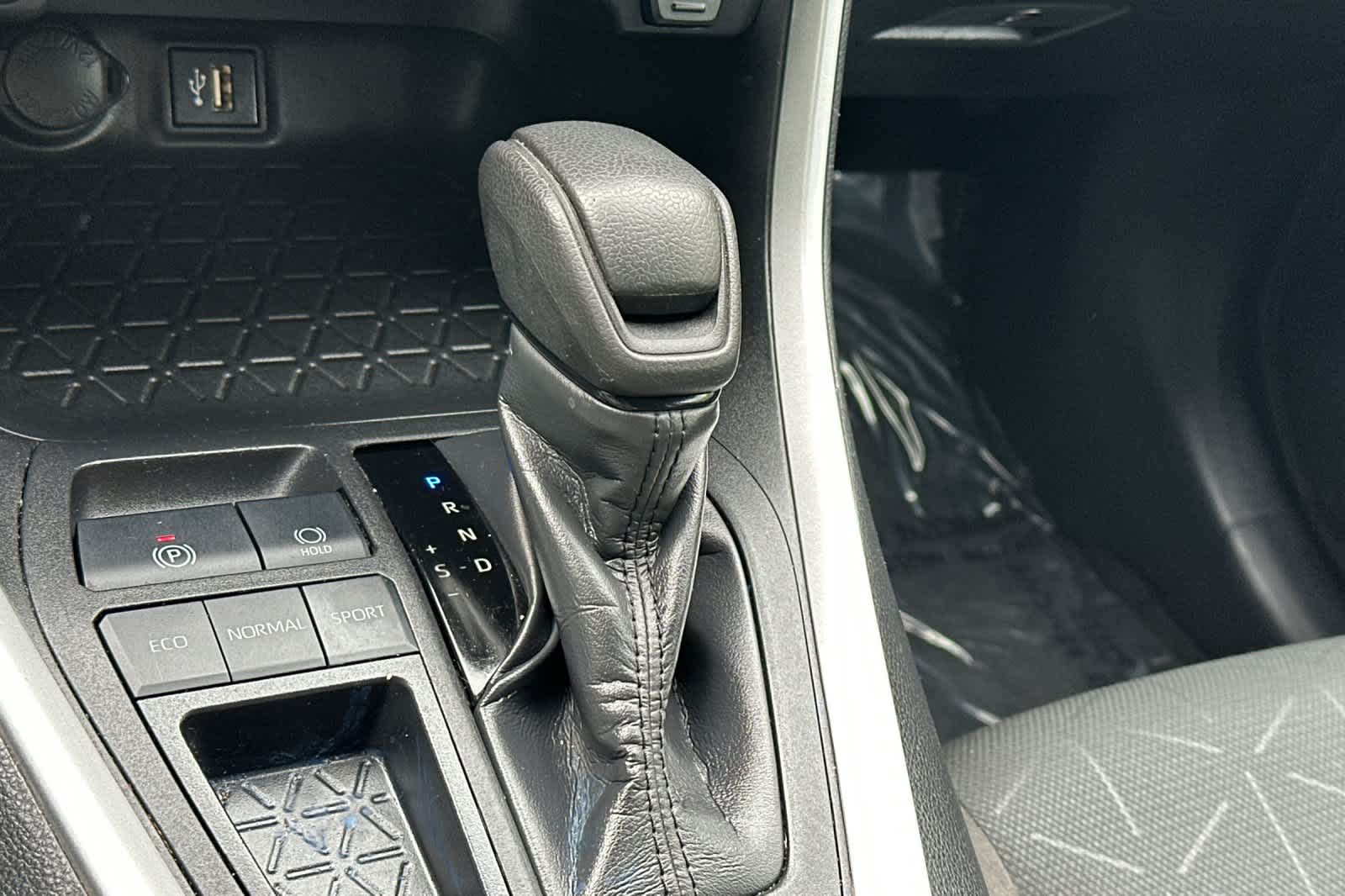 Thumbnail: 2024 Toyota RAV4 - 23