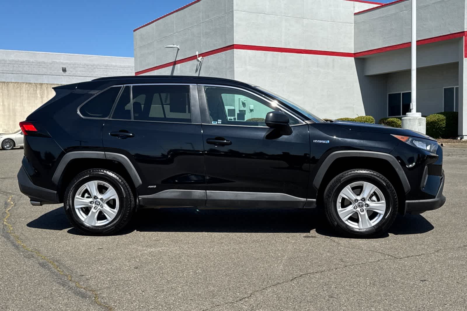 Thumbnail: 2021 Toyota RAV4 - 6