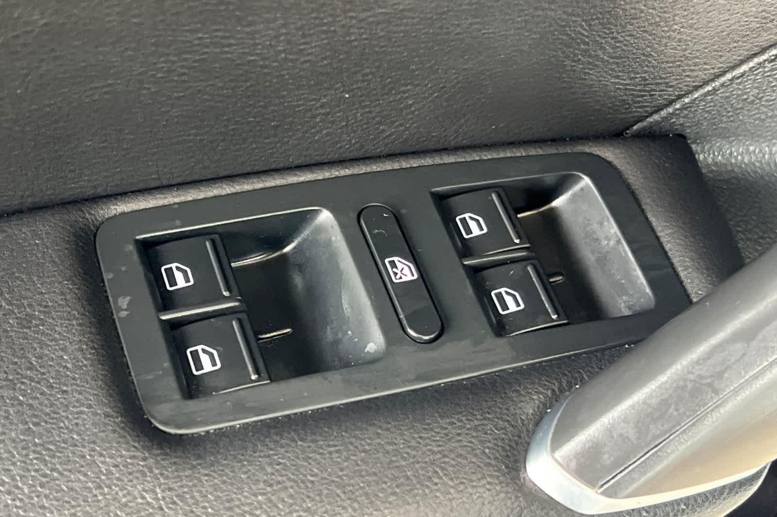 Thumbnail: 2018 Volkswagen Passat - 13