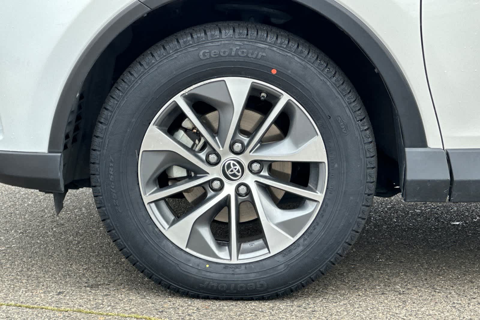 Thumbnail: 2018 Toyota RAV4 - 31