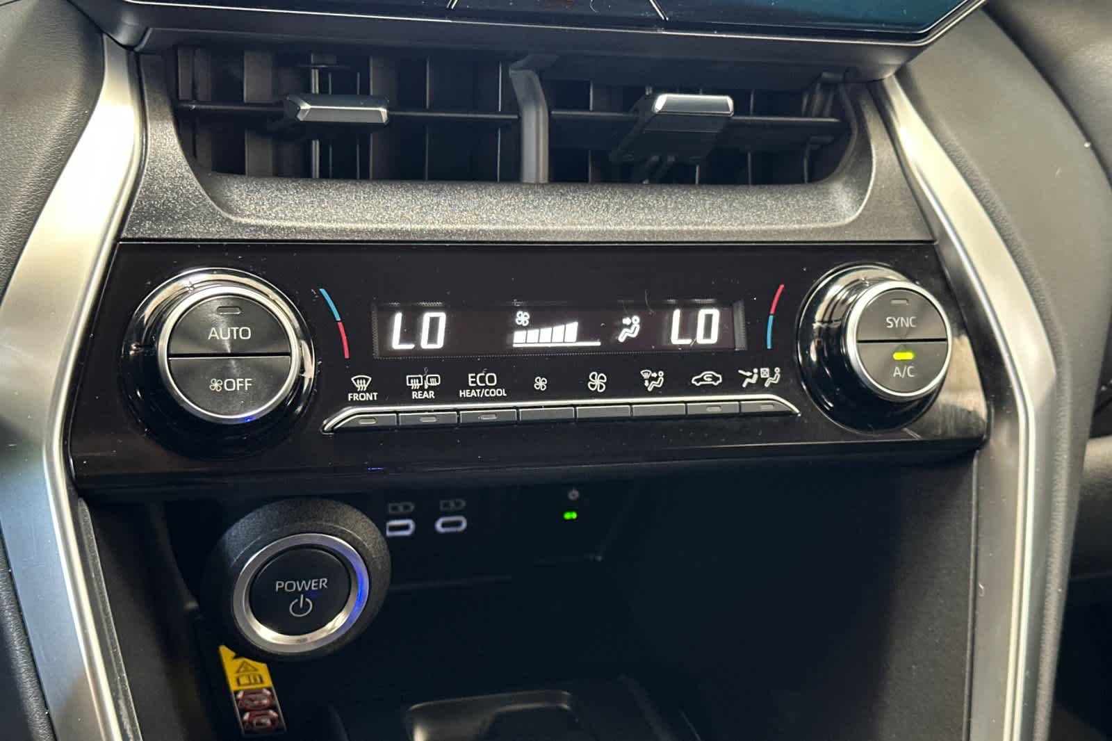 2024 Toyota Venza LE 22