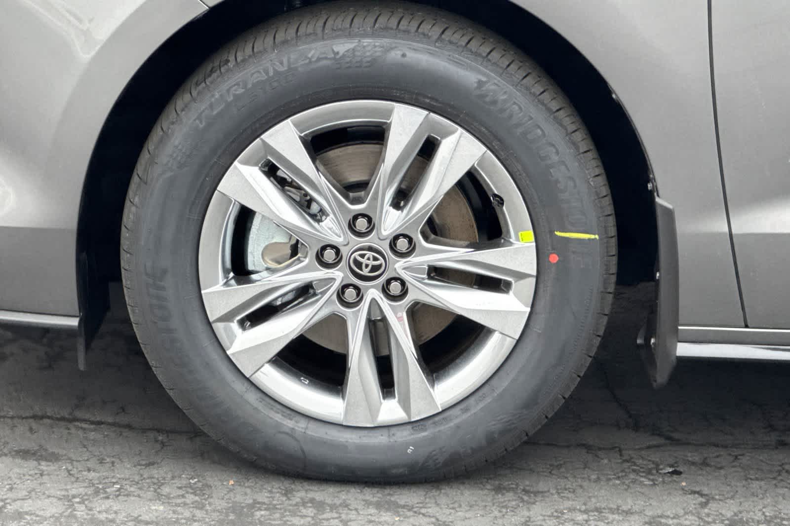 Thumbnail: 2026 Toyota Sienna - 33