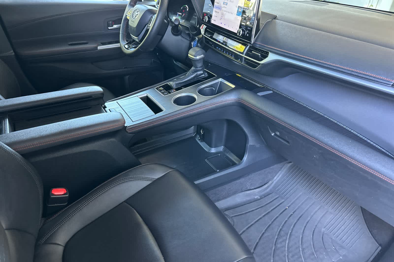 Thumbnail: 2021 Toyota Sienna - 18