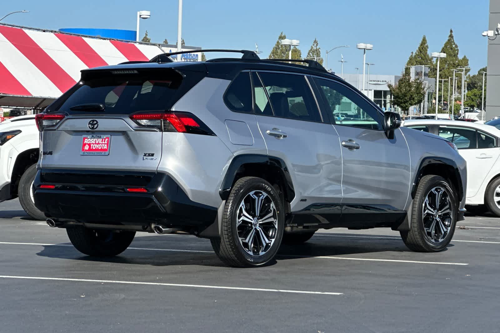 2025 Toyota RAV4 XSE 2