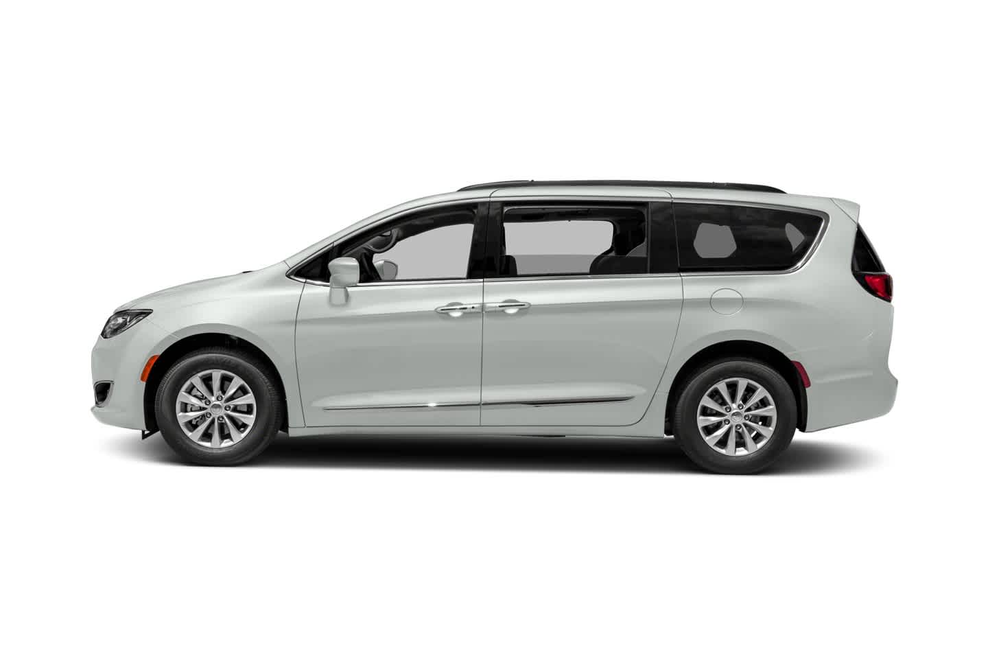 Thumbnail: 2017 Chrysler Pacifica - 3