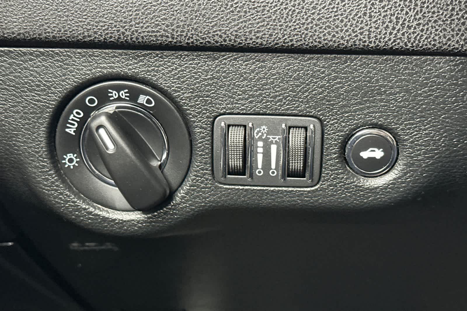 Thumbnail: 2018 Chrysler 300 - 29