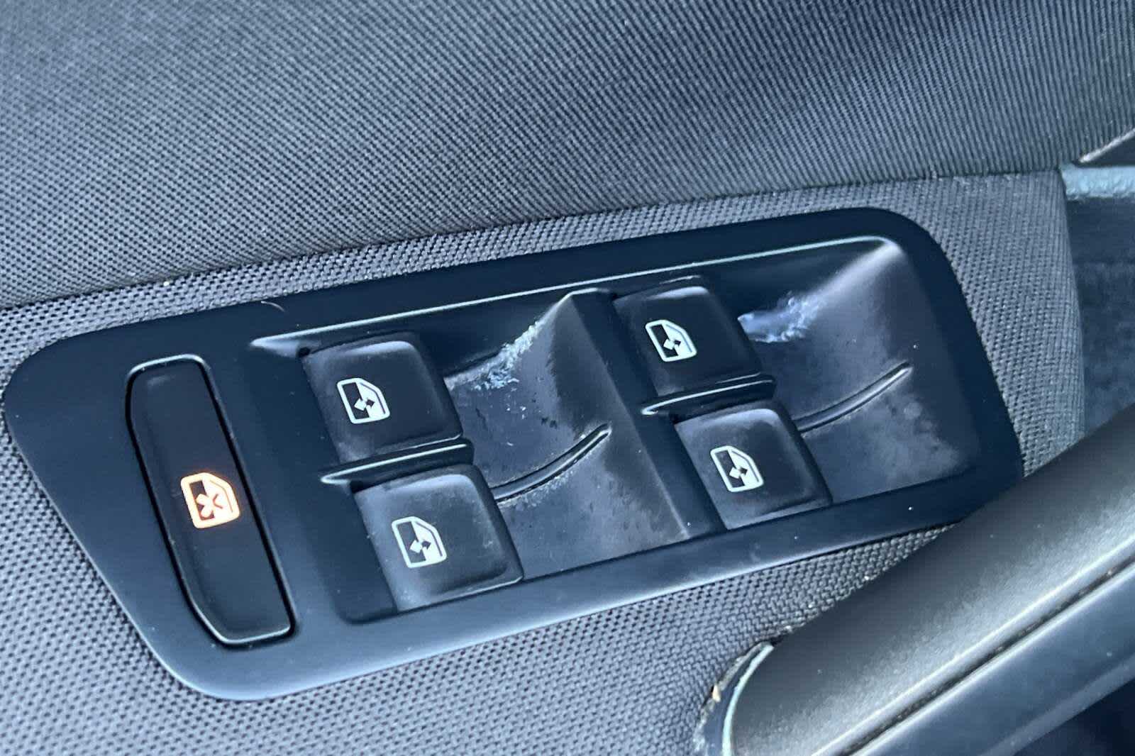 Thumbnail: 2019 Volkswagen e-Golf - 13
