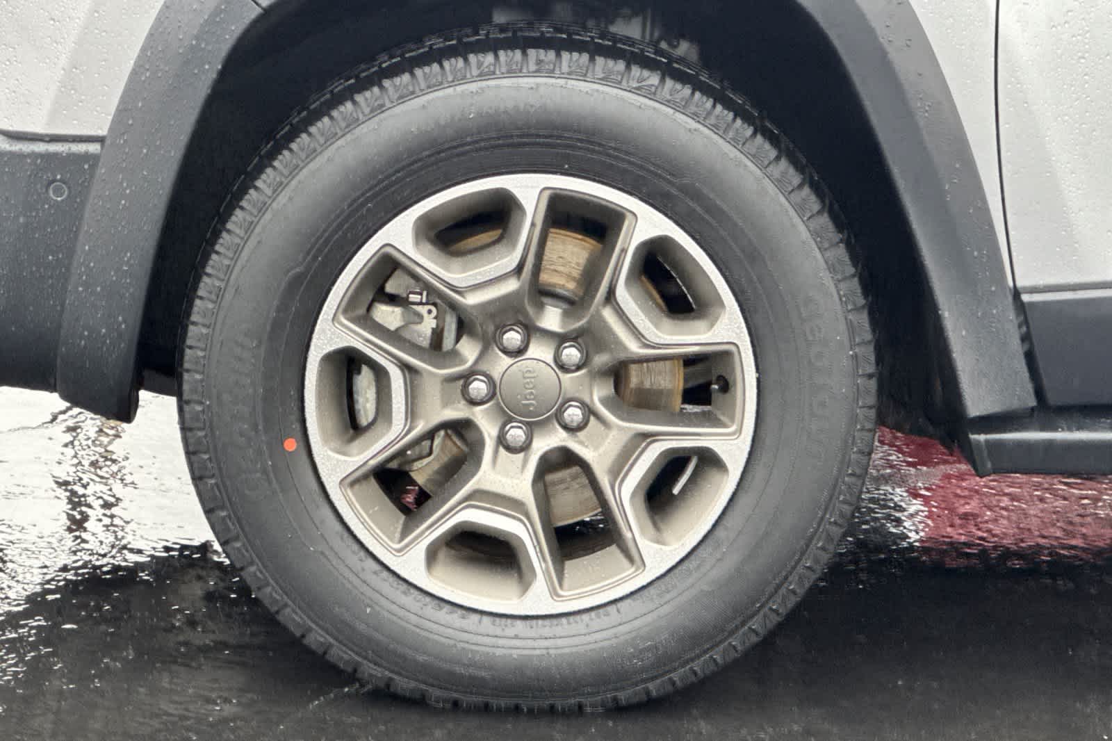 Thumbnail: 2020 Jeep Cherokee - 30