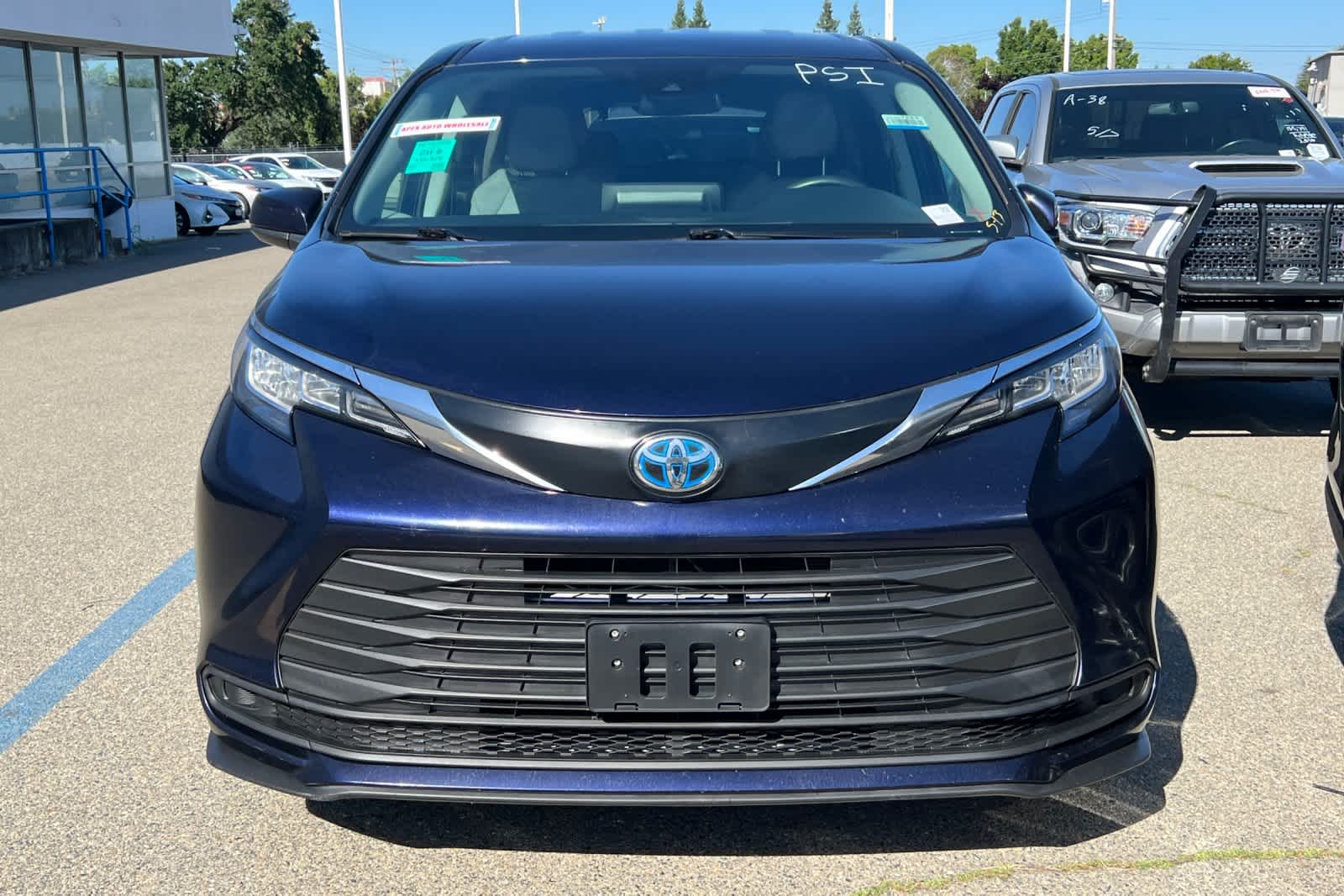 Thumbnail: 2023 Toyota Sienna - 2