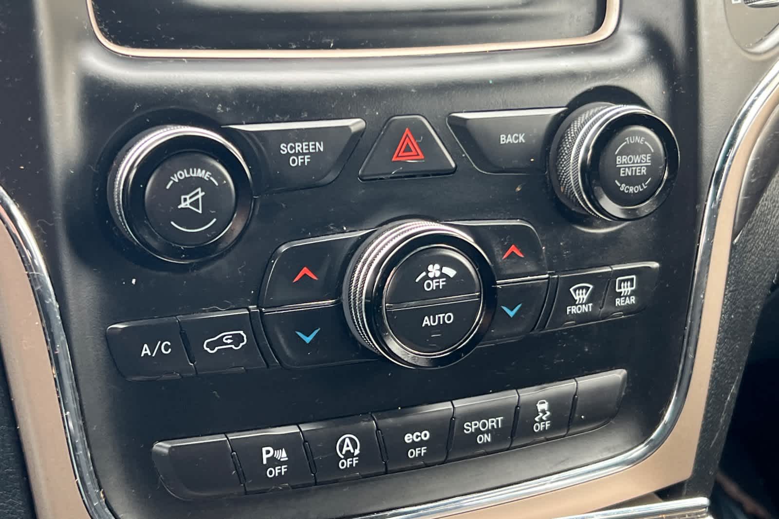 Thumbnail: 2017 Jeep Grand Cherokee - 21