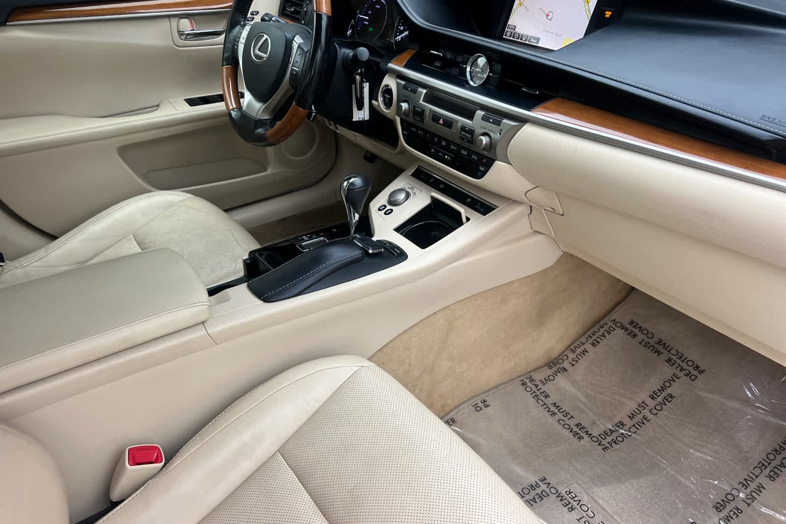 Thumbnail: 2015 Lexus ES - 16