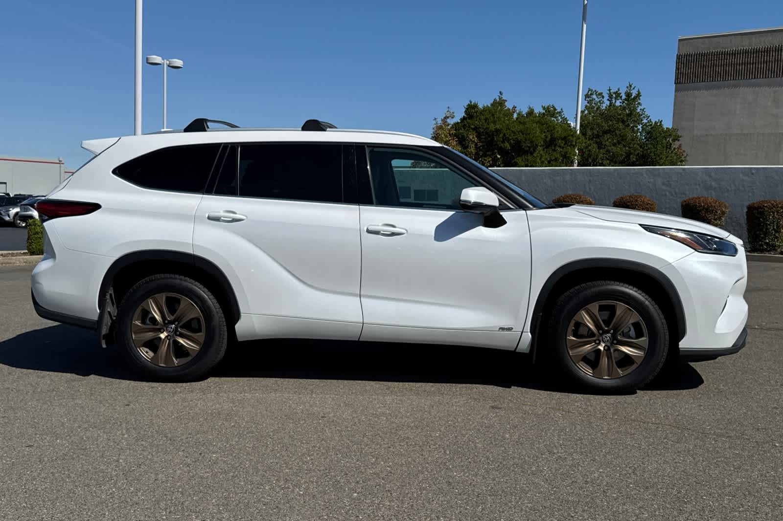 Thumbnail: 2022 Toyota Highlander - 6