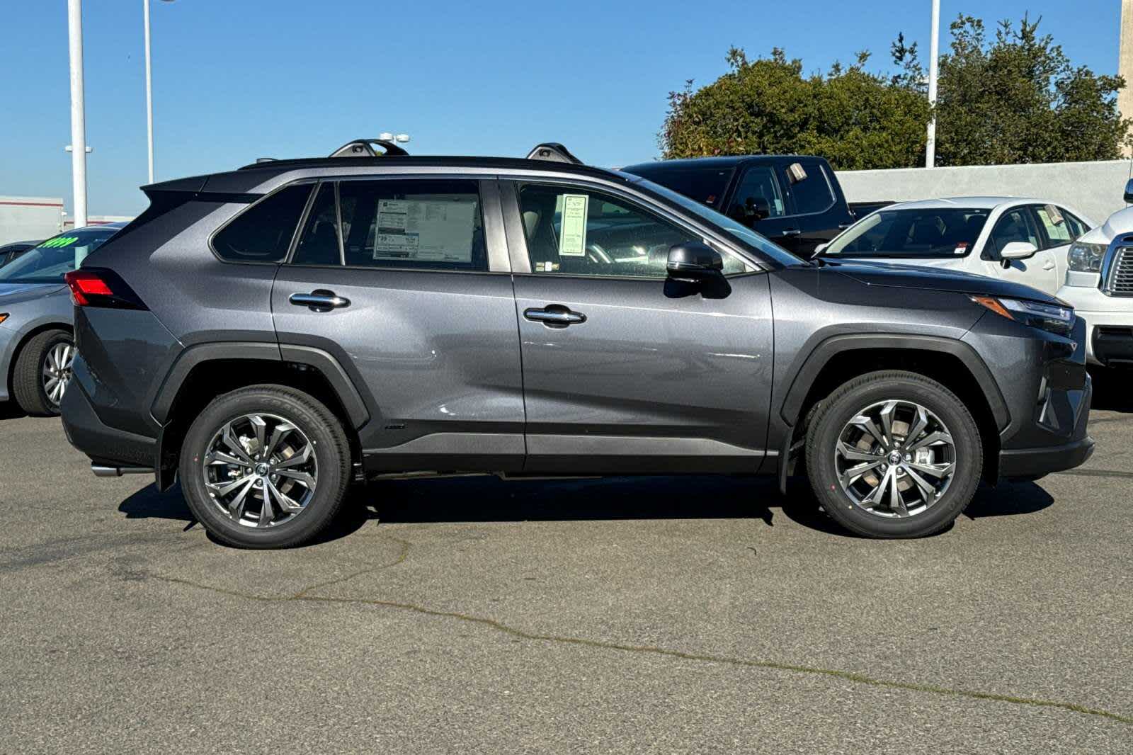 Thumbnail: 2025 Toyota RAV4 - 6