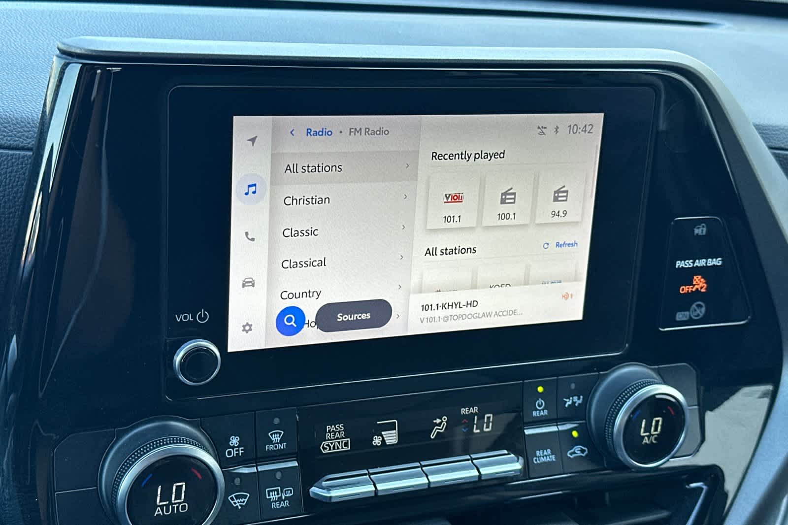 Thumbnail: 2023 Toyota Highlander - 21