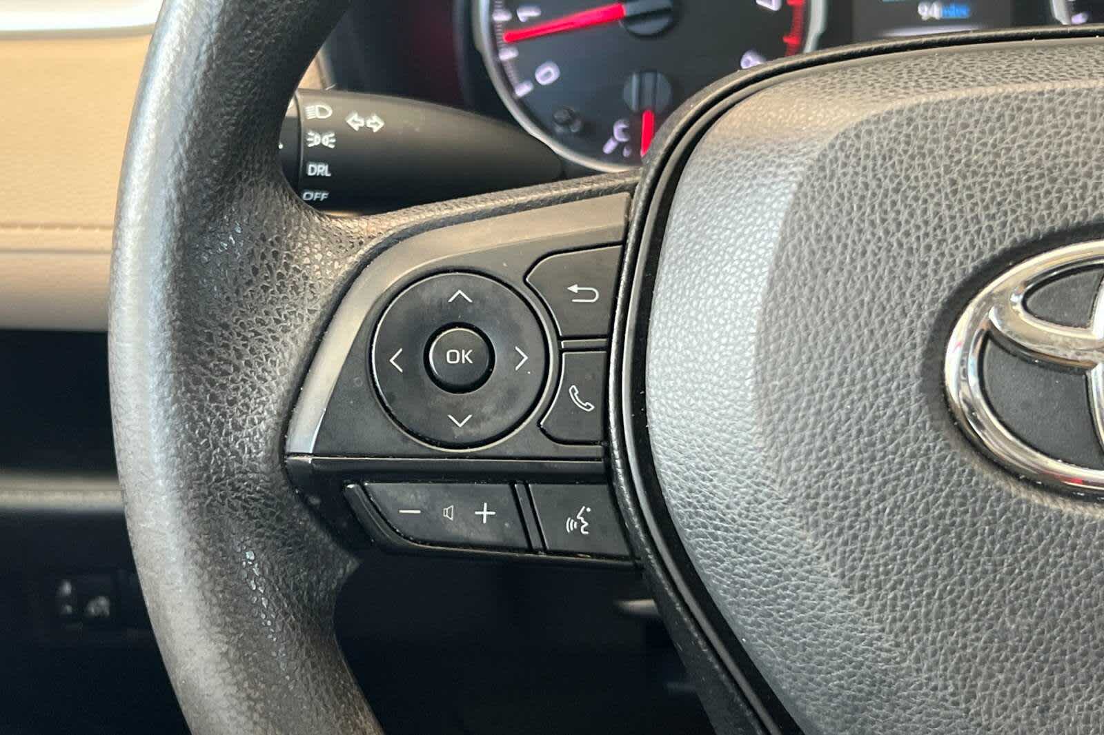 Thumbnail: 2022 Toyota RAV4 - 25