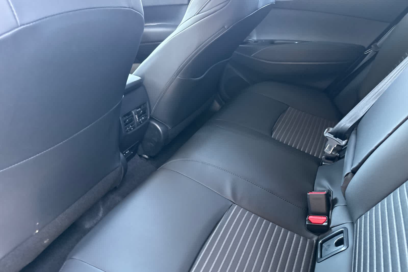 2025 Toyota Corolla Cross XSE 4