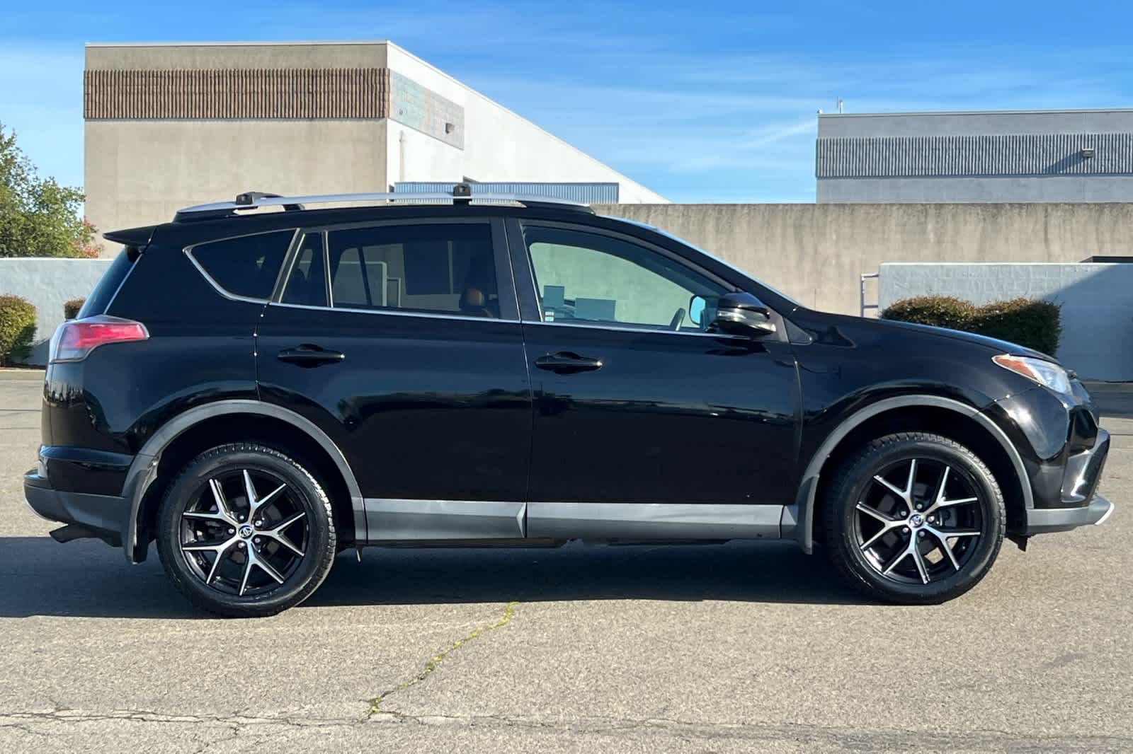 Thumbnail: 2016 Toyota RAV4 - 6