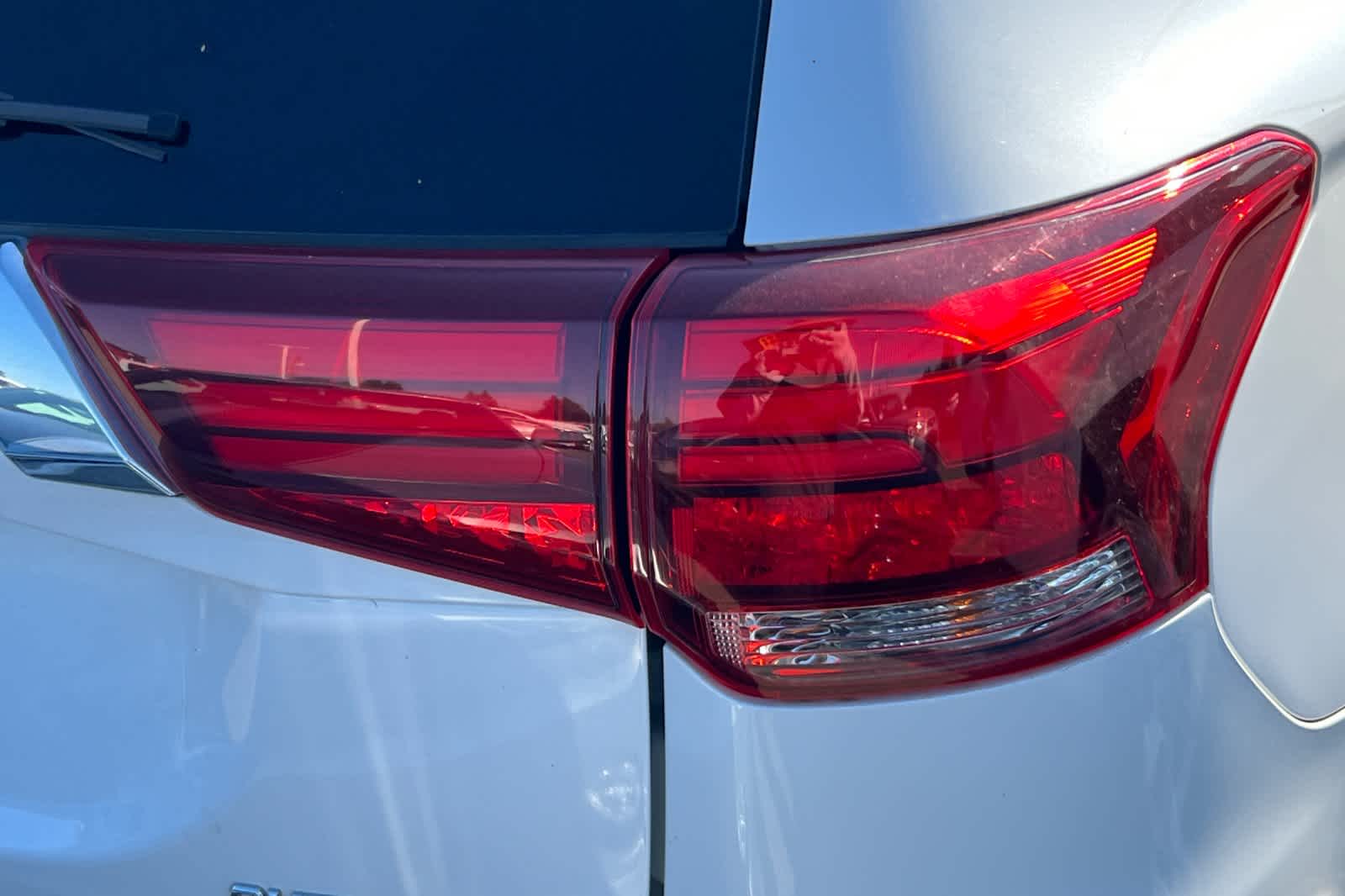 Thumbnail: 2016 Mitsubishi Outlander - 17